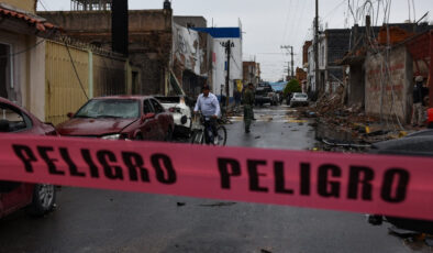 Meksika’da polis karakoluna bombalı saldırı: 2’si ağır 10 yaralı