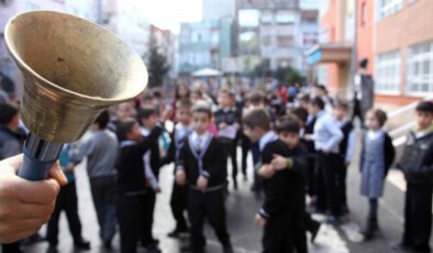 Milyonlarca öğrenciyi ilgilendiriyor… Pazartesi okulların ders saati değişti
