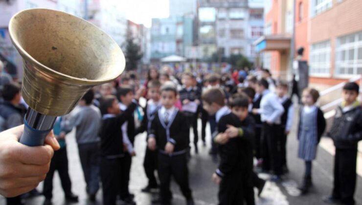 Milyonlarca öğrenciyi ilgilendiriyor… Pazartesi okulların ders saati değişti