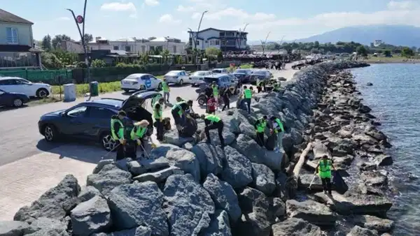 Motosiklet tutkunları doğa için bir arada