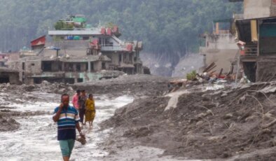 Nepal’de felaketin üzerinden günler geçti: 1380 ölü, 5 bin 500’den fazla kayıp