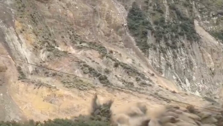 Nepal’de heyelan sonucu dağ çöktü