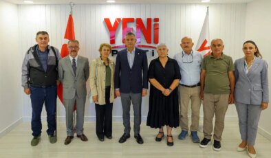 Özgür Özel, 10 Ekim Barış Derneği heyetiyle görüştü