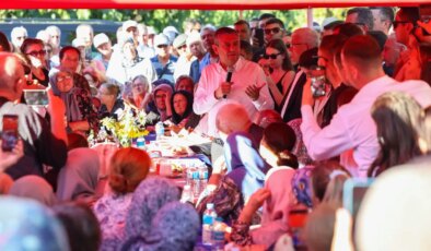Özgür Özel, çiftçilerle buluştu: Bize ‘Çiftçi milletin efendisidir’ diyen cumhurbaşkanı lazım