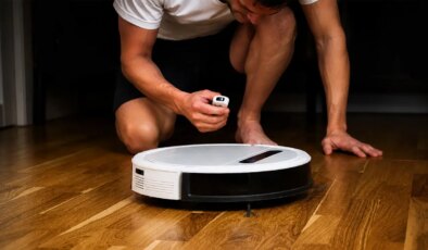 Robot süpürgeyle eşini aldattığını ortaya çıkardı: 5 ay hapis cezası aldı