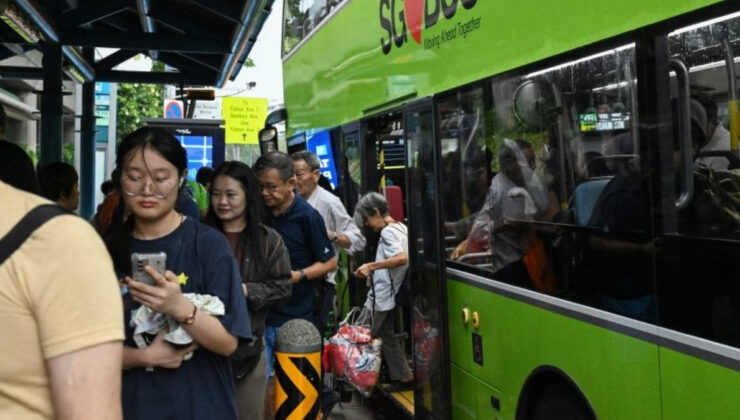 Singapur’da otobüste yüksek sesli müziğe para cezası