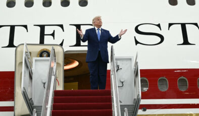 Trump’tan gazetecilere yeni yasak: Başkanlık uçağına almadı