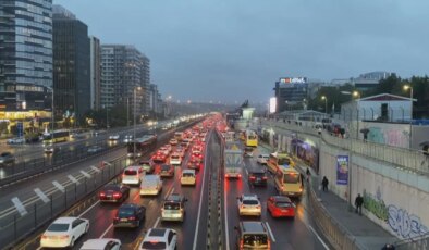 Yağışlı havanın ardından… İstanbul’da trafik durma noktasına geldi