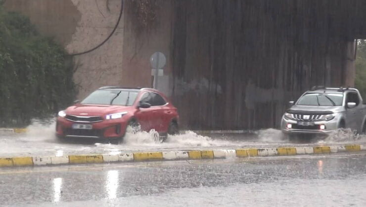 Yalova’da şiddetli sağanak: Yollar göle döndü