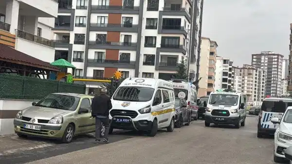 22 yaşındaki genç kadın çatı katında ölü bulundu