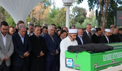 Abdullah Gül, Kayseri Hulusi Akar Camii’nde amcasının cenazesine katıldı