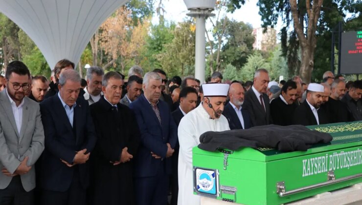 Abdullah Gül, Kayseri Hulusi Akar Camii’nde amcasının cenazesine katıldı