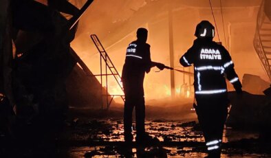 Adana’da sebze halinde yangın: 22 işyeri zarar gördü