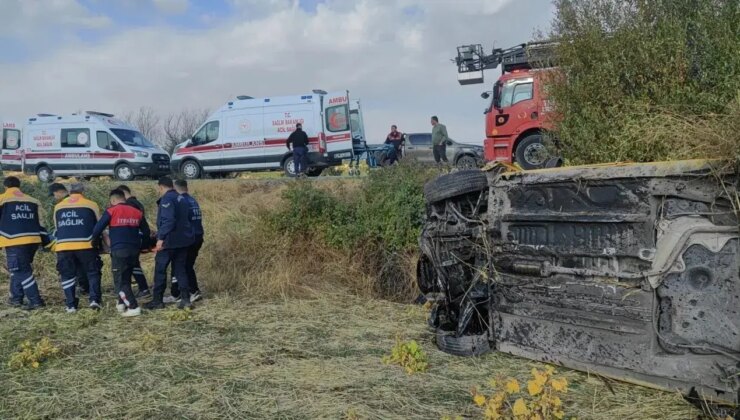Adıyaman’da taksi şarampole devrildi: 5 yaralı