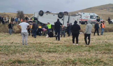 Afyonkarahisar’da feci kaza… Midibüs, şarampole devrildi: 25 yaralı!