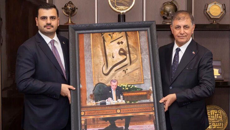 AKP heyetinden Cemil Tugay’a ziyaret: Erdoğan tablosu hediye edildi