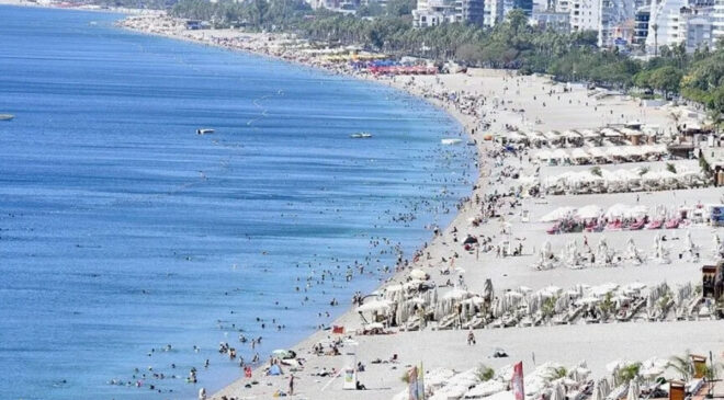 Antalya 10 ayda 14 milyon yabancı turist ağırladı