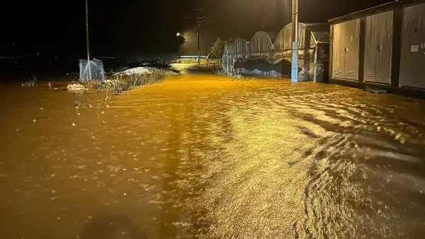 Antalya’da sağanak sele neden oldu: Ev ve iş yerlerini su bastı
