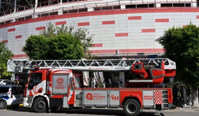 Antalya’da stadyumda korkutan yangın!