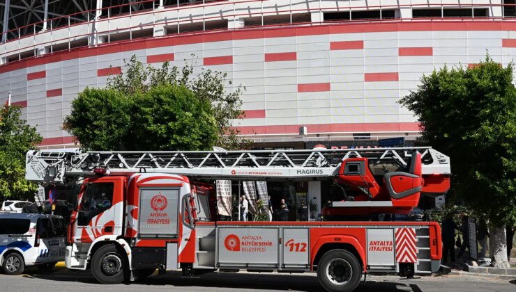 Antalya’da stadyumda korkutan yangın!