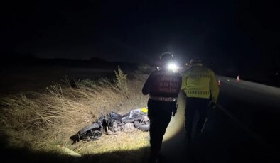 Araç çarpıp kaçtı: Motosikletteki liseli öldü