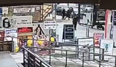 Bağdat Caddesi’nde feci olay… İnşaat kaplaması ikiz kardeşlerin üzerine devrildi