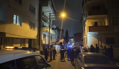 Boşaltılan binada balkon çöktü: Sokak giriş-çıkışa kapatıldı