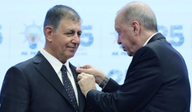 Cemil Tugay AKP rozetini taktı: İlk hamlesi ‘tatil’ oldu