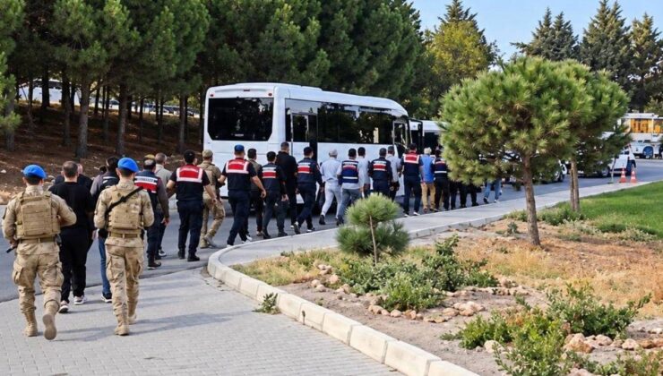 Çeşme Belediyesi’ne operasyon: 12 kişi adliyeye sevk edildi