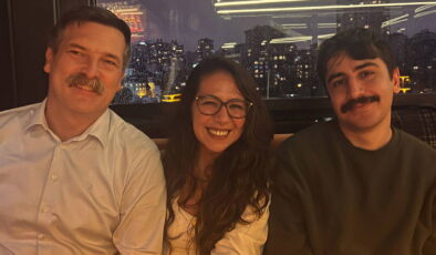 Deniz Göktaş, Erkan Baş ve Sera Kadıgil ile bir araya geldi