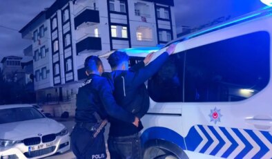 Ehliyet sınavında kopya düzeneğiyle yakalandı: Sınavlardan men edildi