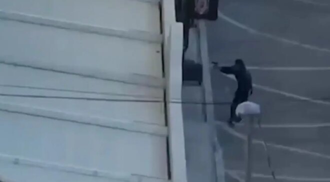 Esenyurt’ta kuyumcuya silahlı saldırı: Aracı gasbedip kaçtı