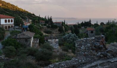 Eski Doğanbey’de Bir Avlu, Bir Anı, Bir Sanat Buluşması