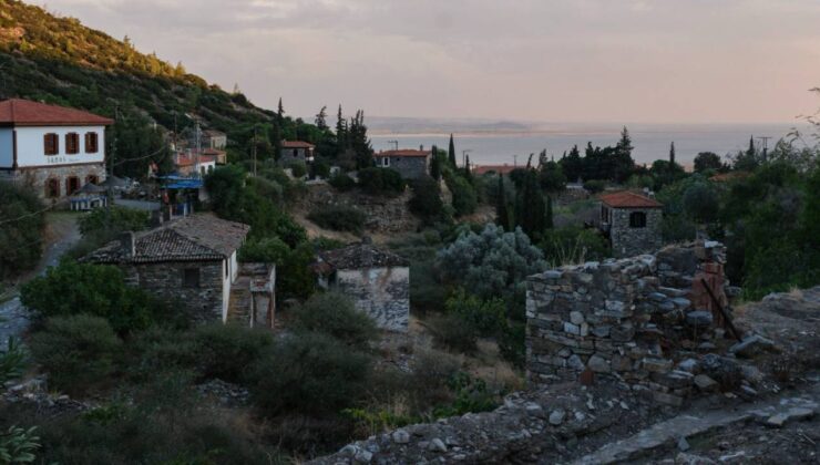 Eski Doğanbey’de Bir Avlu, Bir Anı, Bir Sanat Buluşması