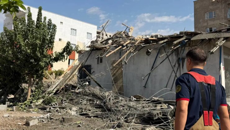 Ev inşaatında beton dökümü sırasında çökme: Yaralılar var
