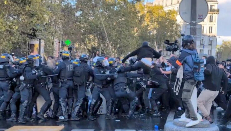 Fransa’da lise öğrencilerinin protestoları sokakları savaş alanına çevirdi