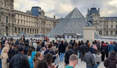 Fransa’da Paris’teki Louvre Müzesi eylemler nedeniyle ziyarete kapatıldı
