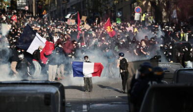 Fransa’da sokaklar kaynıyor: Macron’un tavizleri protestoları durduramadı