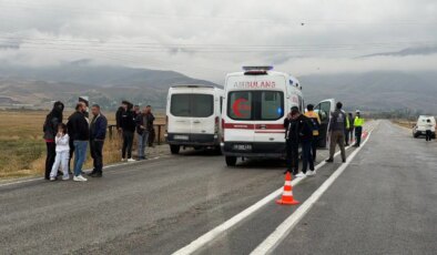 Hakkari’de öğrenci servisi devrildi: 12 öğrenci yaralandı!