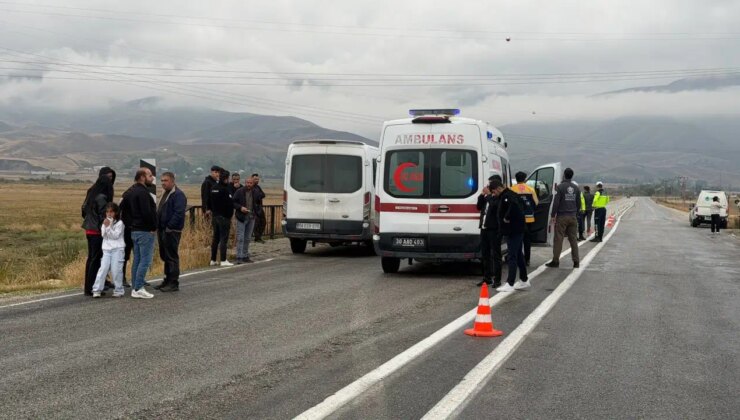 Hakkari’de öğrenci servisi devrildi: 12 öğrenci yaralandı!