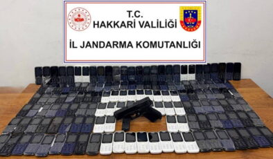 Hakkari’de operasyon: 142 kaçak cep telefonu ele geçirildi