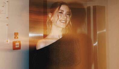 Hazal Kaya’dan duygusal paylaşım! 12 yıllık dostuna veda etti