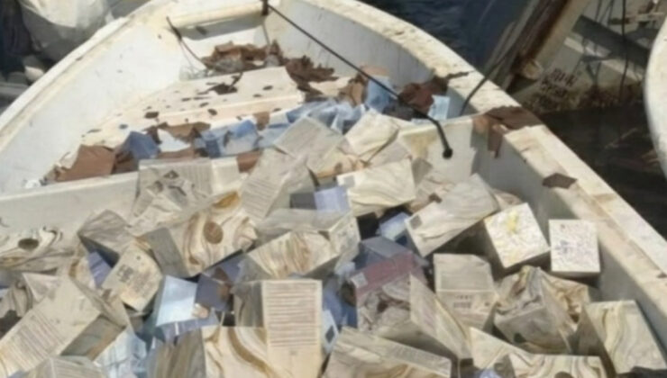 Hürmüz Boğazı’nda iki ticari gemi battı: Yükler teknelerle yağmalandı