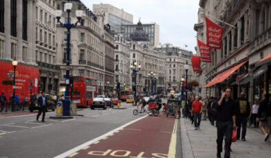 İngiltere’de Oxford Caddesi yayalaştırıldı
