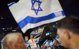 İsrail’de seçim öncesi sokaklar karıştı: Netanyahu karşıtı protesto