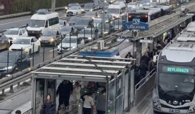 İstanbul’da maç mesaisi: Dev derbi öncesi trafik kırmızıya büründü