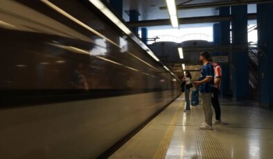 İstanbul’da sağanak nedeniyle aksayan metro ve tramvay seferleri yeniden başladı