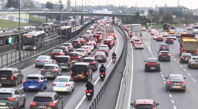 İstanbul’da trafik yoğunluğu yüzde 65’e ulaştı: Anadolu Yakası’nda yüzde 78