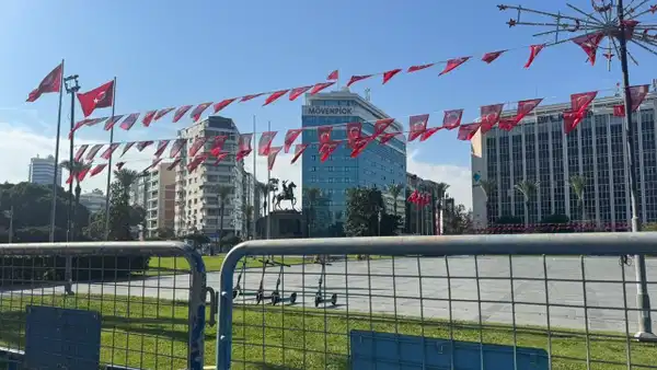 İzmir’de ‘Cemil Tugay’ ablukası: AKP’ye ‘transfer’i öncesi meydan kapatıldı