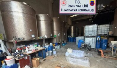 İzmir’de iş yerine baskın: 21 bin litre etil alkol ele geçirildi